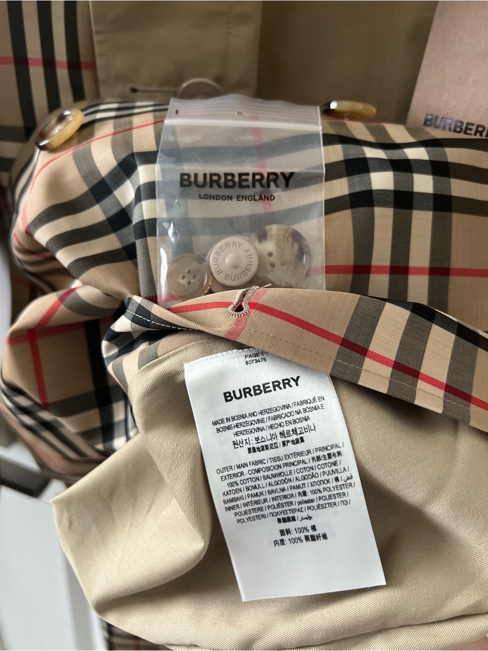 Burberry Revesible  Trench Coat with Beige - Picture 8 of 10